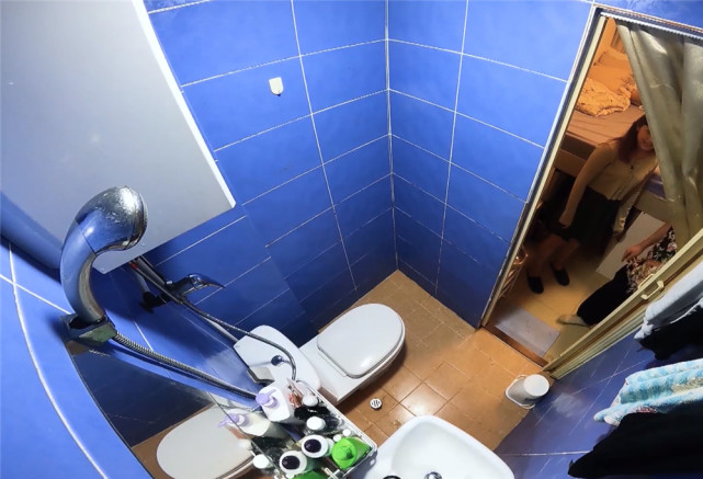 买不起房的香港夫妻，住在9㎡的小屋里，他们却说：住出了幸福感