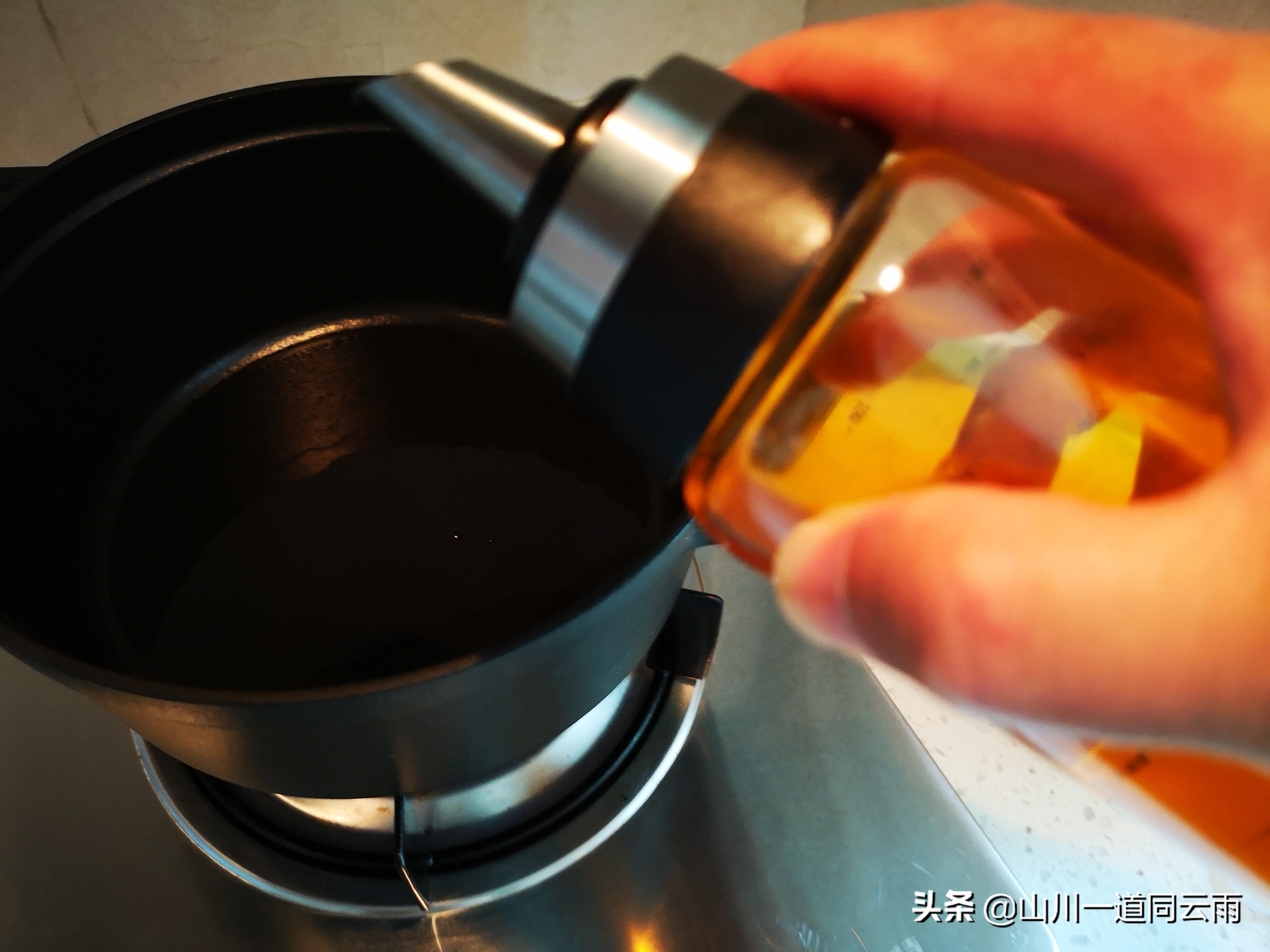 顺德名菜火焰醉鹅做的时候改用了鸭，孰优孰劣吃了之后本人有话说