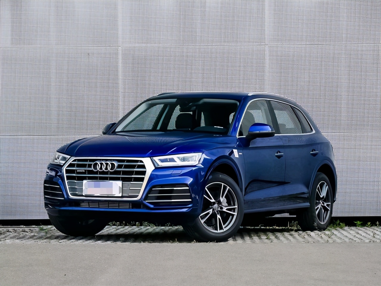 开完凯迪拉克XT5，再换到奥迪Q5L上，老司机：对比后就知道差距