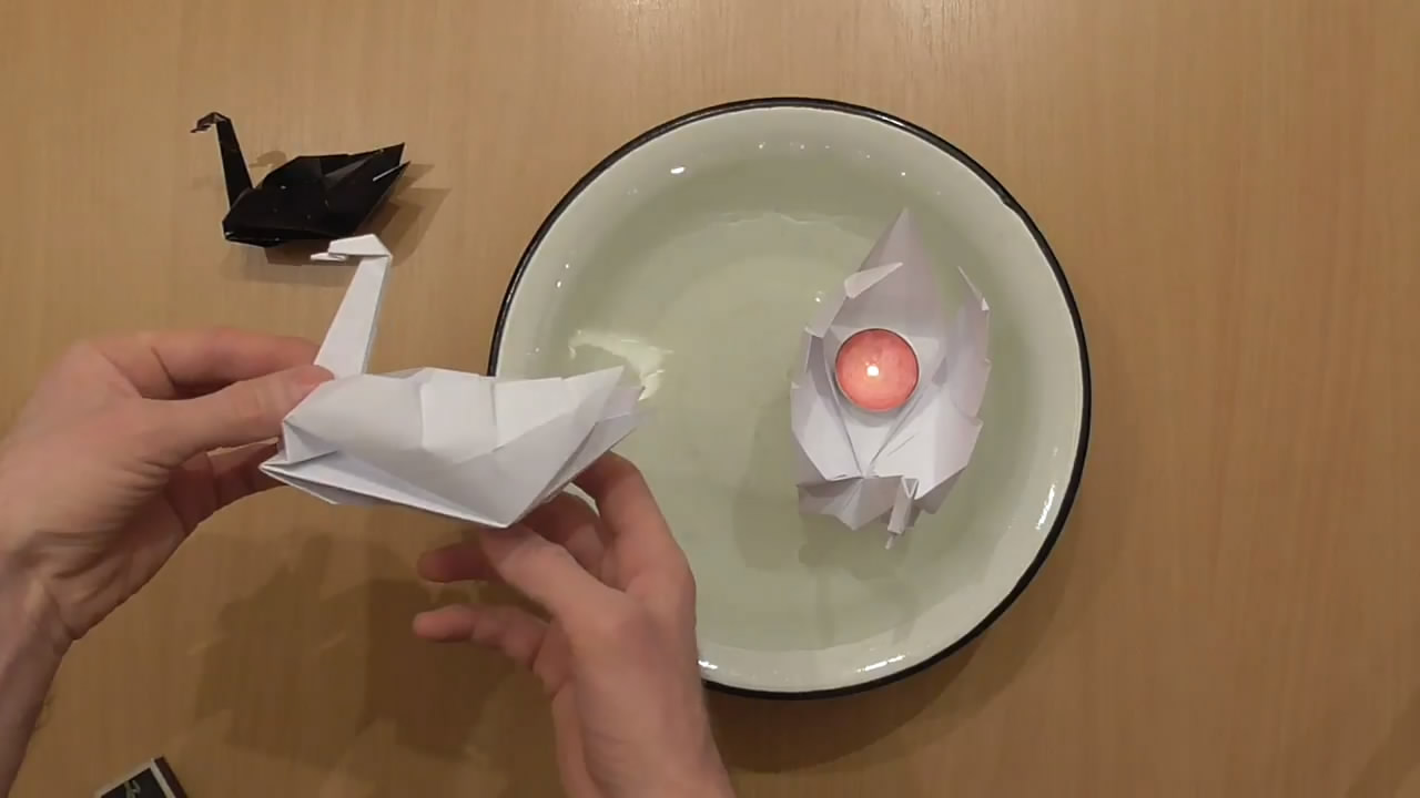 手工折纸小妙招，带你学习如何折纸天鹅船的方法，创意十足