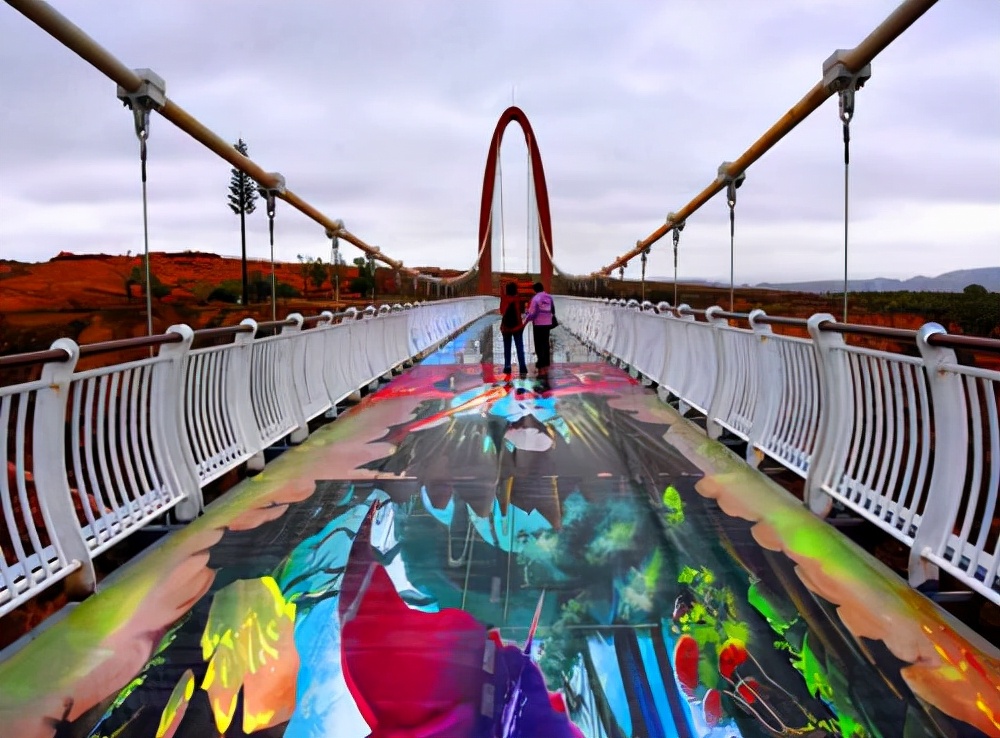 陕西旅游：走进榆林靖边地区波浪谷（图）