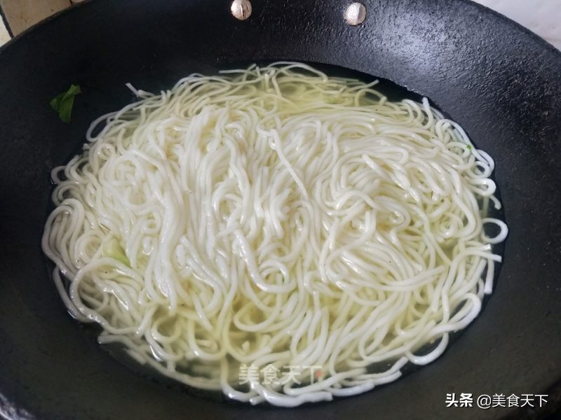 超好吃的米粉来啦！Q弹爽滑，汤鲜味美，酸酸辣辣的超开胃