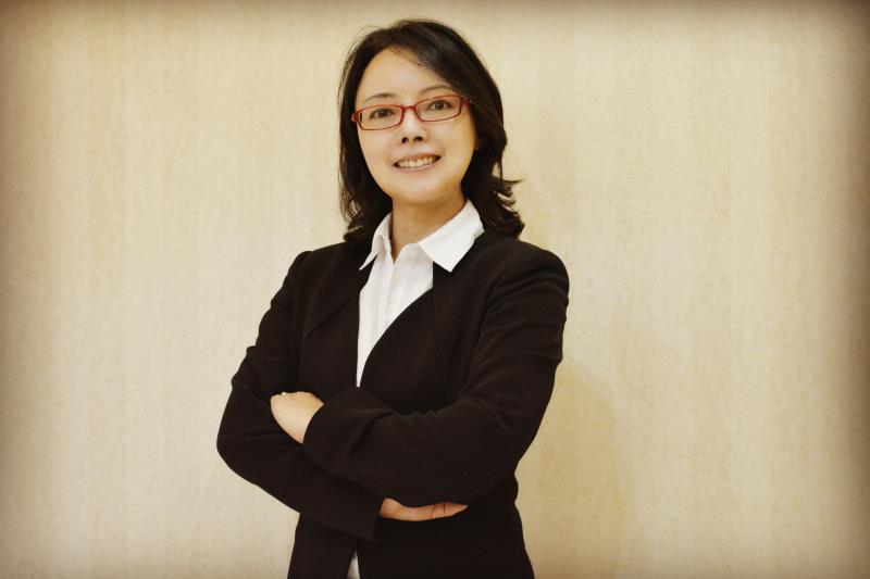 四川省市场经济法律应用协会两名法律专家组成员通过专业律师评定