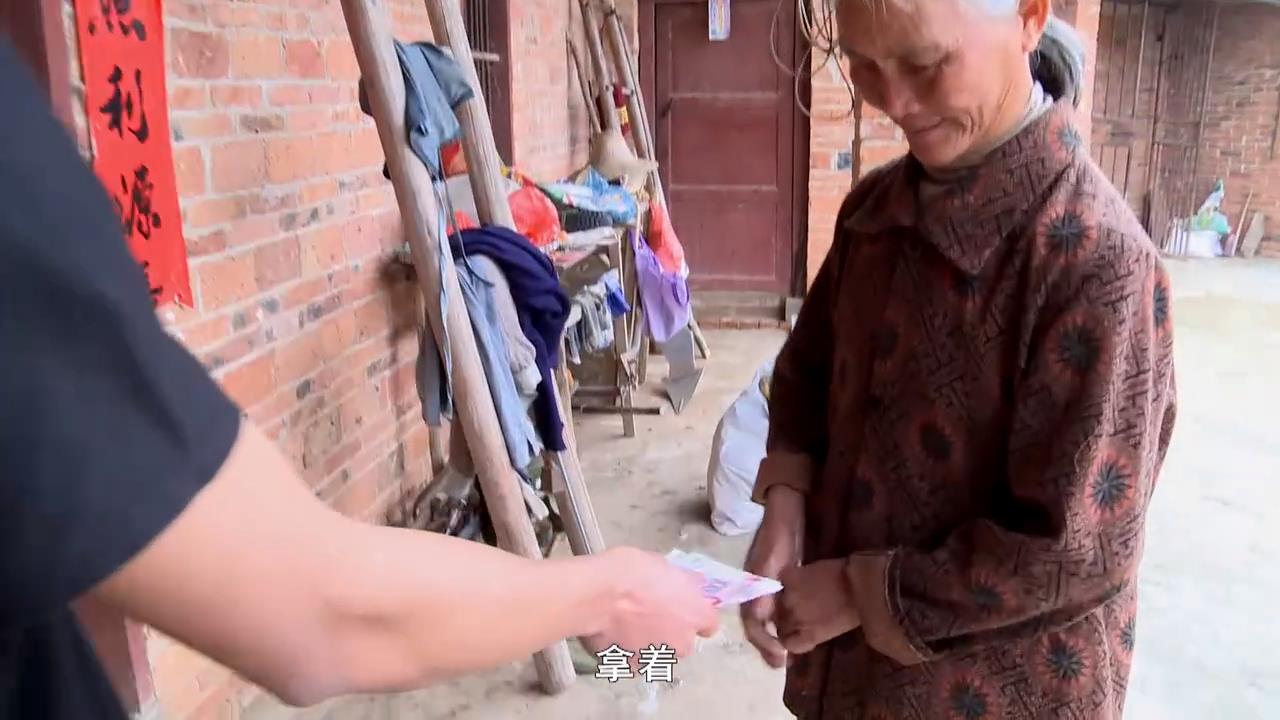 “高考疯子”复读12年，为2万奖金从“211”退学，今年他又来了…