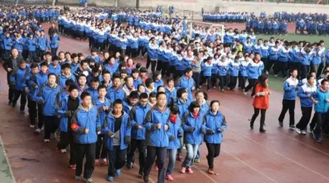 开学季！西安市52所中学校服大PK，比比谁家的最好看？