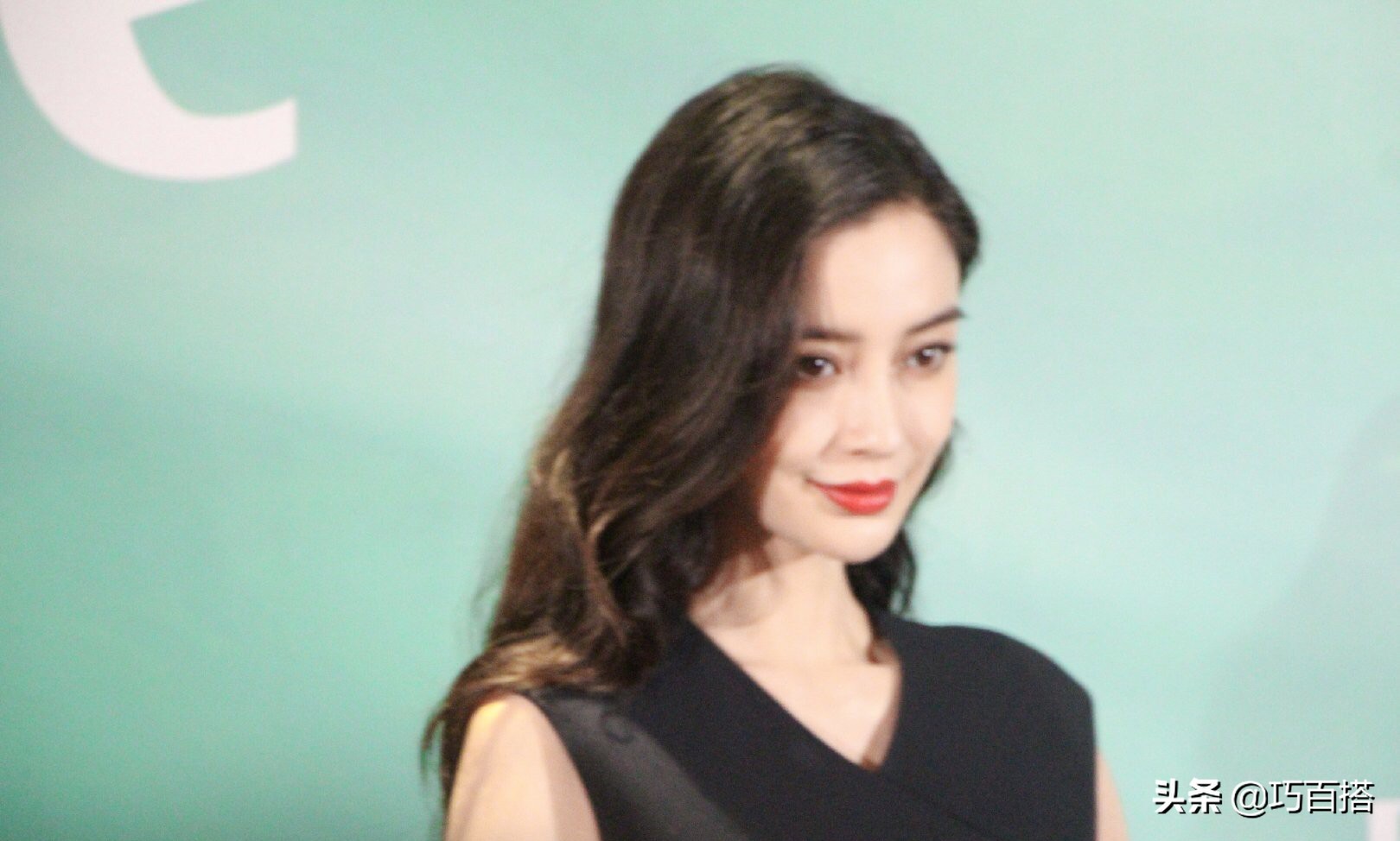 Angelababy生图登上热搜,32岁依旧能打,网友直呼老天爷赏饭吃