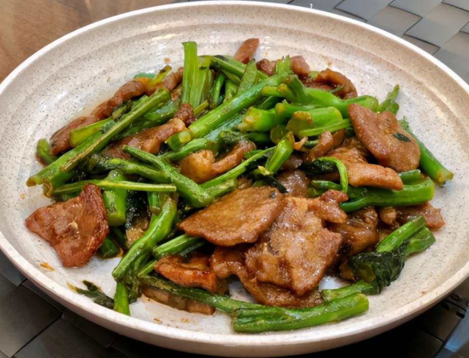 芥兰炒牛肉，别直接下锅，多加1个步骤，牛肉嫩又滑入味不发柴