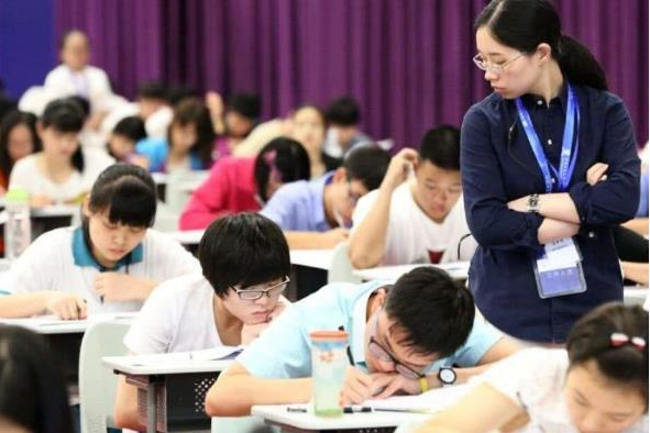 高考时不许考生戴框架眼镜？“无声考场”有新规，考生别忽视