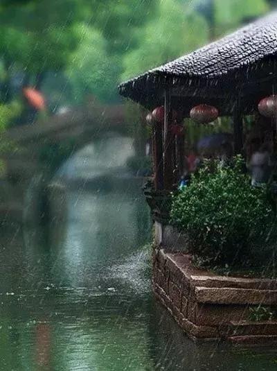 十首听雨诗词：雨声淅淅，你在思念谁？