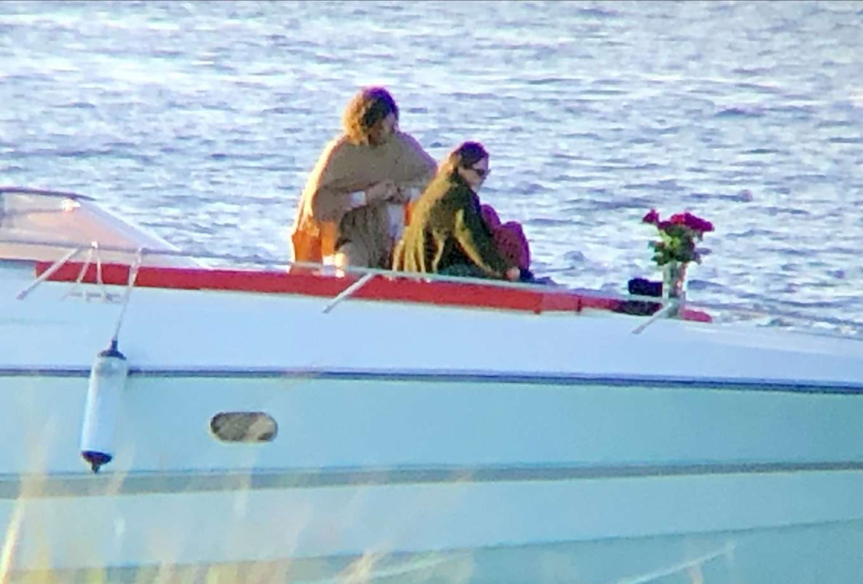 赫敏订婚了？？无名指戒指引爆结婚传言，网友：什么鬼？