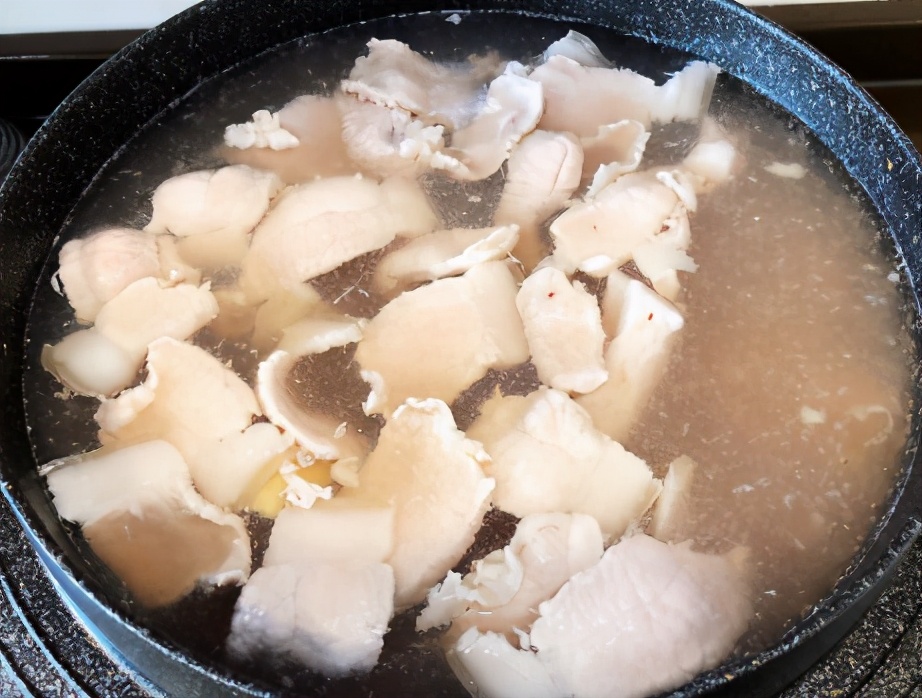 家常瘦肉汤的做法（多用这6样甘甜清爽好喝不腻）