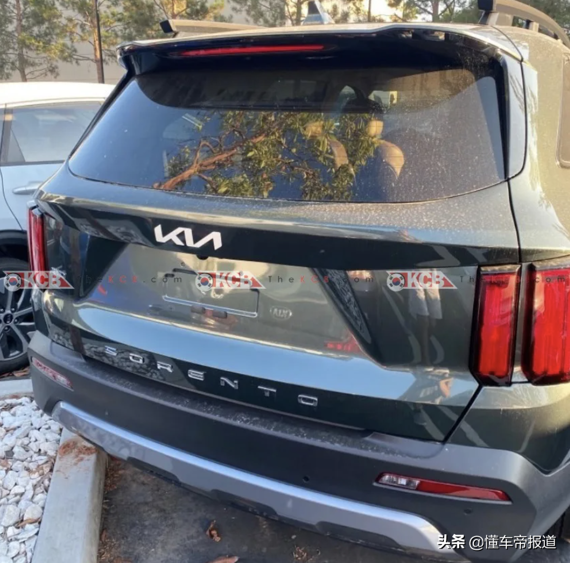 新车 | 竞争汉兰达，起亚美版新款索兰托实车曝光，更换新车标