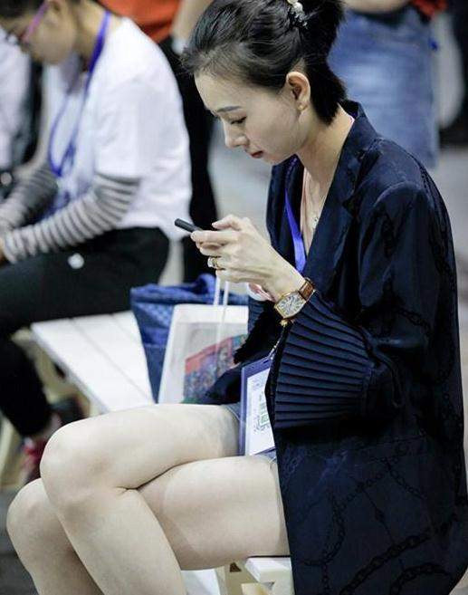 张梦瑾(范志毅的三婚妻子,长相甜美身材高挑,想当初丈母娘也是强烈