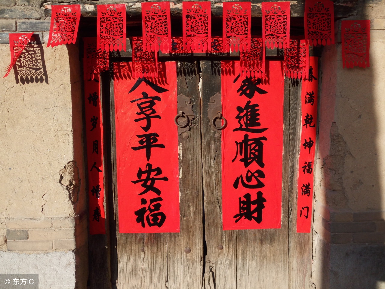 过年什么时候贴对联(过年什么时候贴对联合适)-情感知识库-动动脑