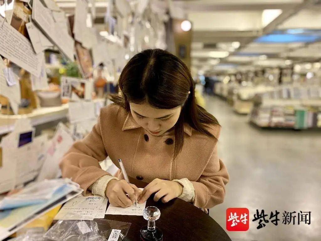 顶着满头染发剂的小姐姐，找到啦！