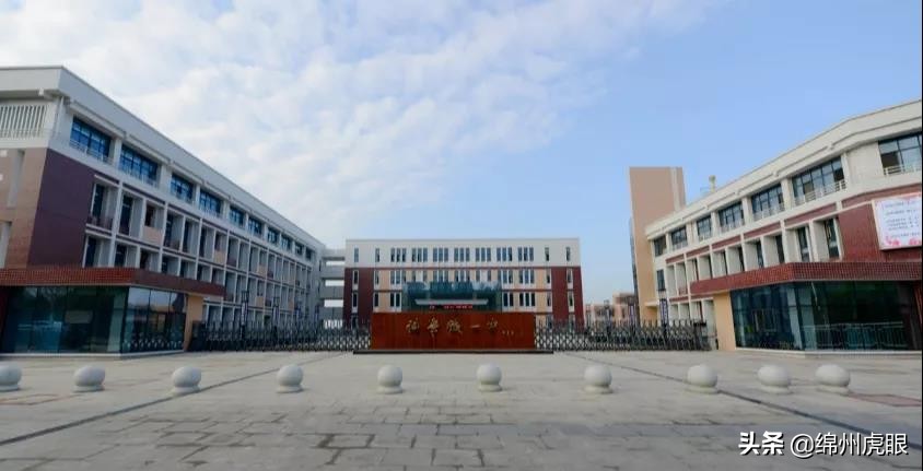 巅峰对决：绵阳八强初中亮剑出征，你更喜欢谁？