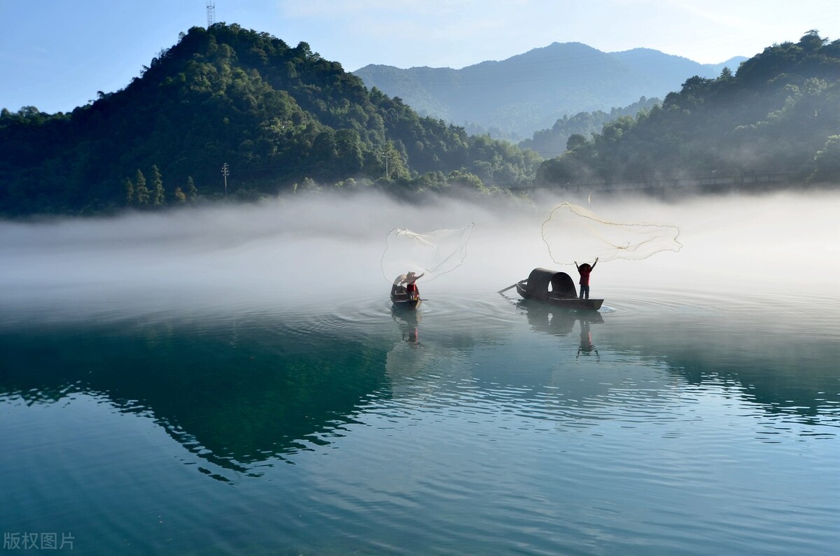 秋湖荡舟：在深情中放歌，在静谧中包容，在简约中美好
