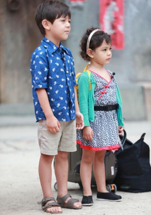 网友逛街偶遇刘烨一家，刘诺一颜值爆表，刘霓娜却“画风突变”？