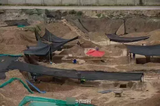 清华大学内惊现95座古墓，西安高校：我们默默看着...