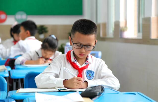 “5+2”课后服务收费标准公布，家长感觉吃亏了，老师也不满意