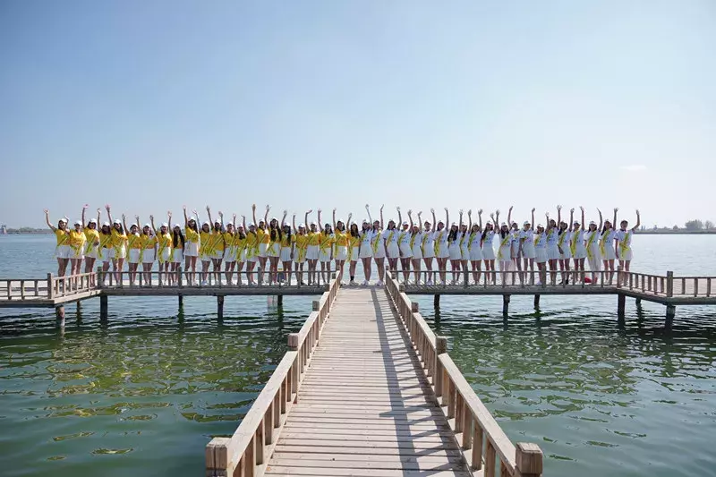 世界旅游小姐畅游巴彦淖尔，美女＋美景，保证让你看花眼