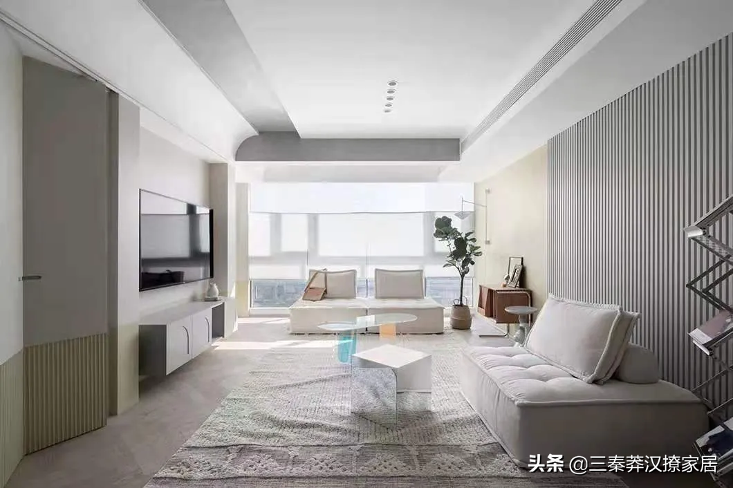 >她家的現代簡約風，精致軟裝和擺件絕對是加分項，讓生活充滿溫馨她家的現代簡約風，精致軟裝和擺件絕對是加分項，讓生活充滿溫馨