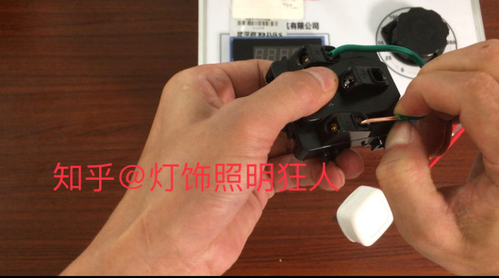 開關插座哪家強？14個品牌插座硬核測評