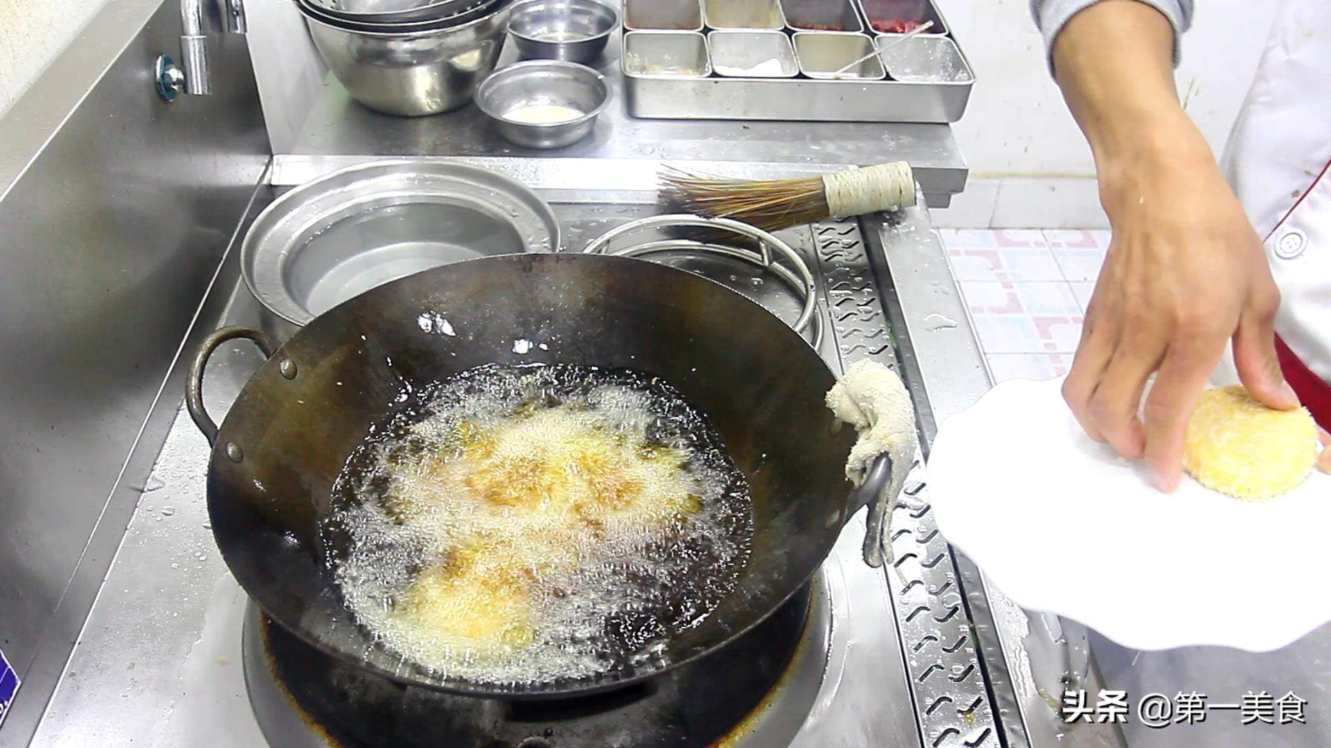 做南瓜饼你还在放面粉吗？难怪难吃不软糯，厨师长教你正确做法