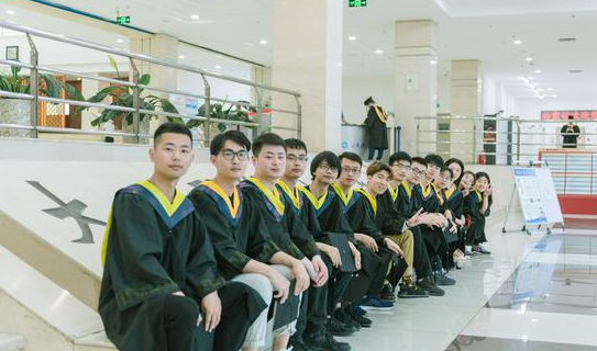 哈工程再现“学霸班”，全班考研成功，本科毕业后再当研究生同学
