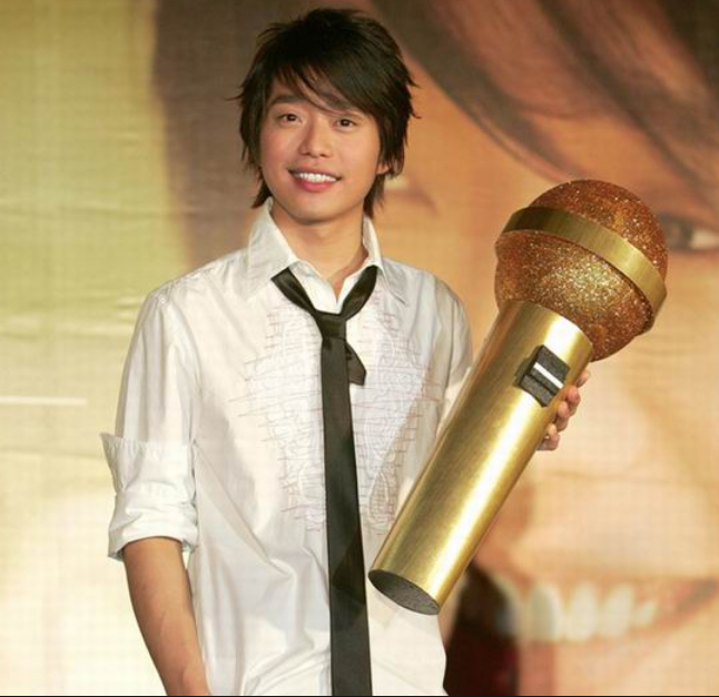 退学替家人还债，一首歌红遍大江南北，张栋梁为何在巅峰时隐退？