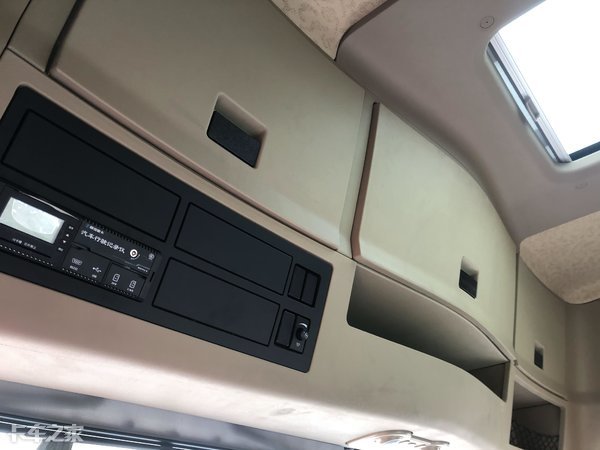 陕汽德龙X3000牵引车+新国标半挂车，这配置运输危化品够安全吗？