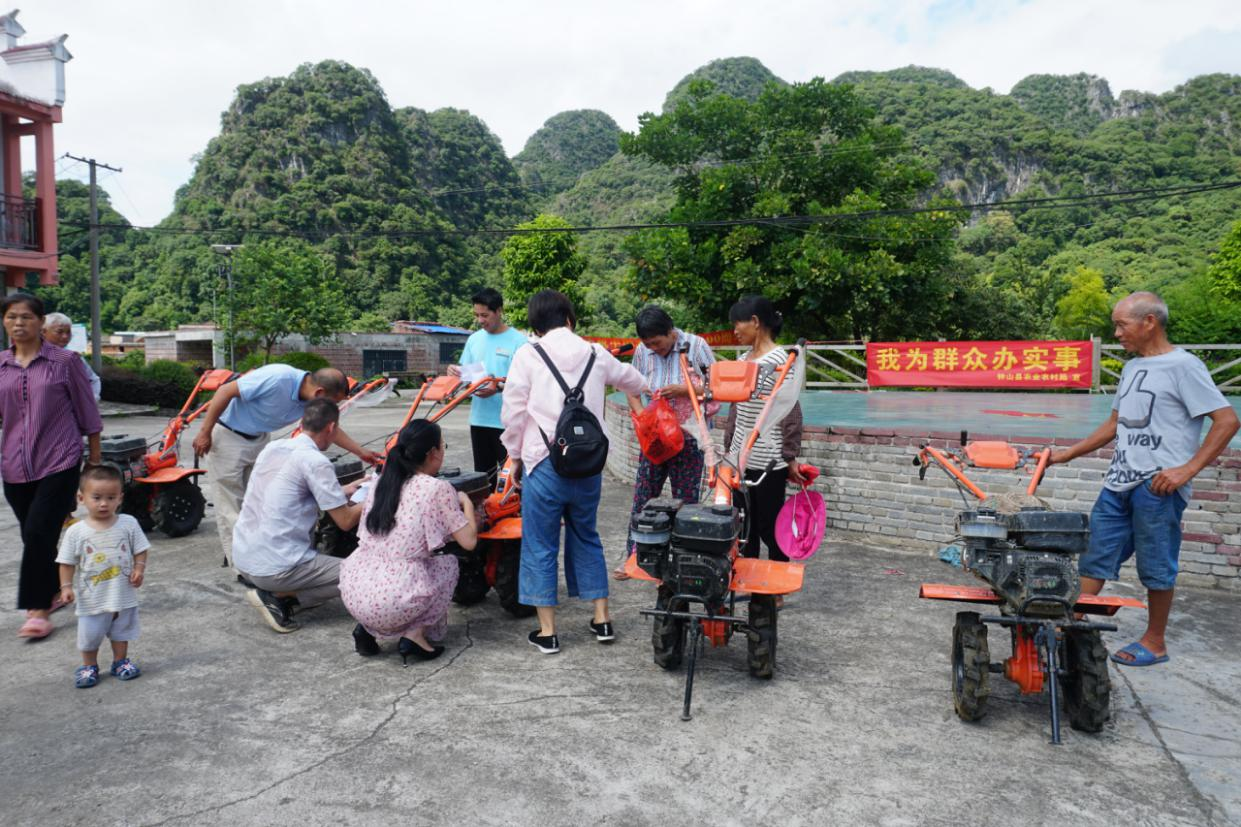 賀州鐘山：農(nóng)機(jī)購(gòu)置補(bǔ)貼信息“一站式”上門采集