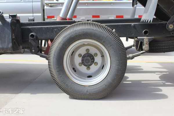 驱动形式为4x2,搭载了常柴4d20dtci发动机,俗称常柴484,排量为2