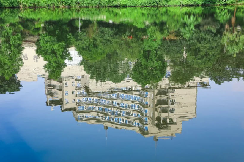 占地2390余亩，重庆这所大学美到被央视新闻