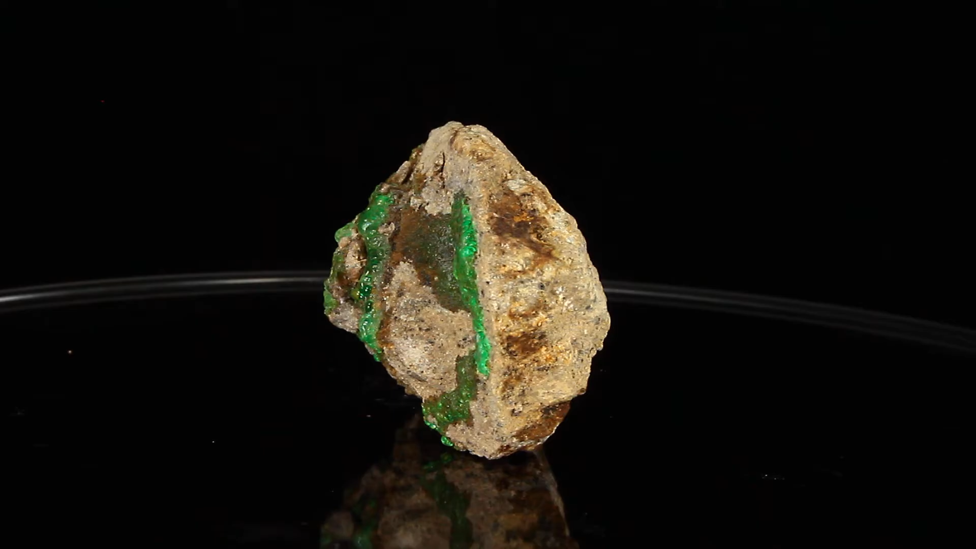 它是生产芯片的原料，为何美国自己不开采，反而想要从中国进口？