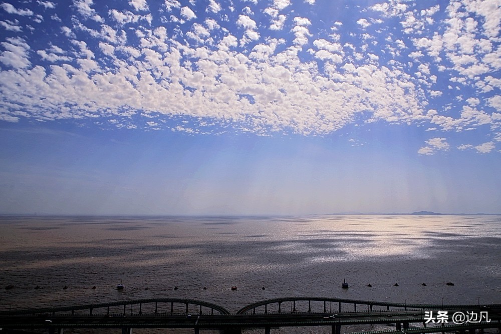 杭州湾跨海大桥，桥上俯瞰杭州湾别有一番风景