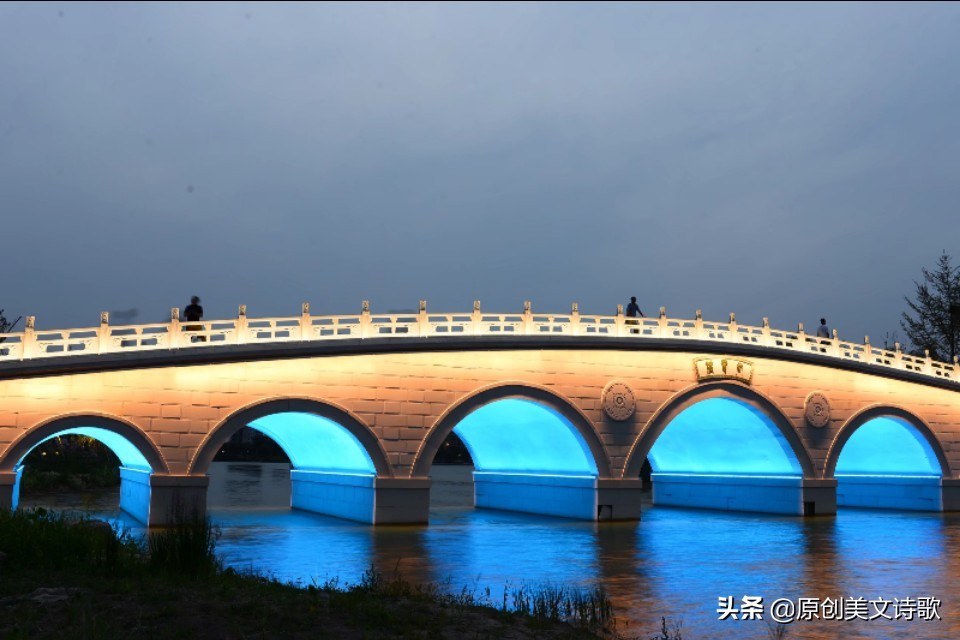 诗歌：湖边吹笛的人