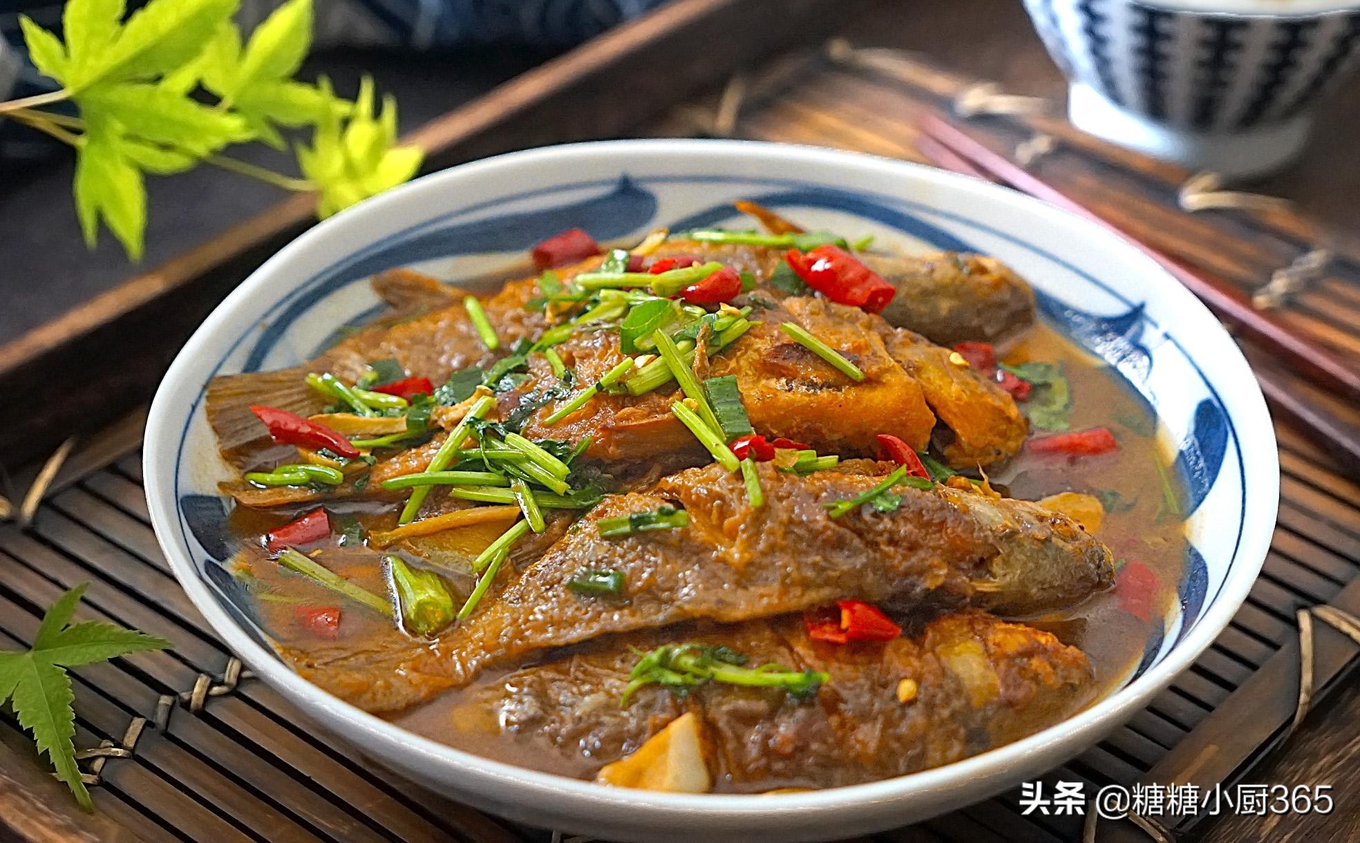 别看这么大的鱼个头小，却最鲜美，每次熬一锅，连汤汁都不剩