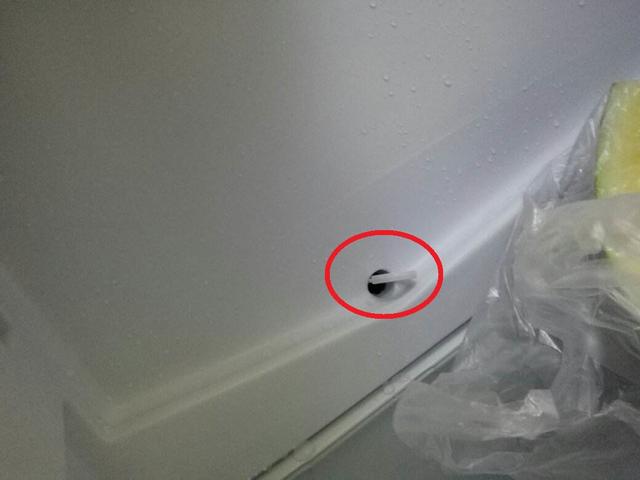 别看这塑料棒子小，就随便丢，到时冰箱排水孔堵塞，有你头疼的