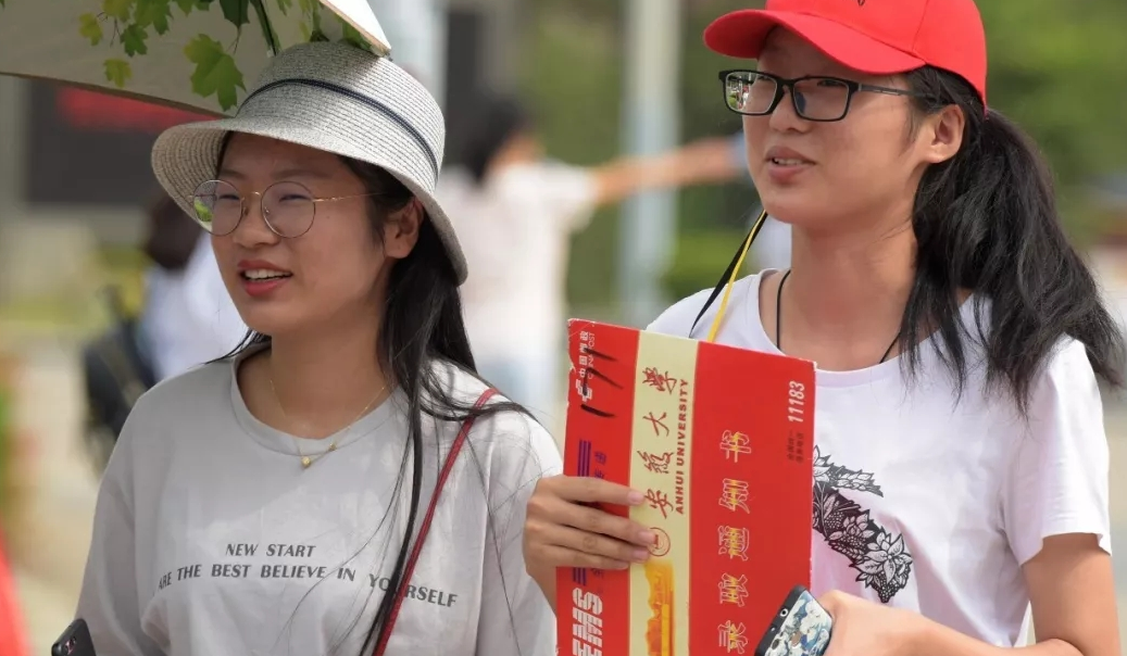 一个月该给大学生多少生活费？看过这张档次表，家长觉得给多了