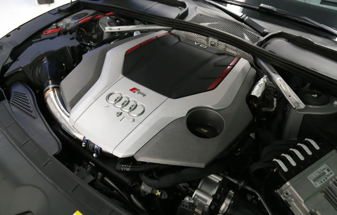 3.9秒破百的性能怪兽谁最有乐趣？奥迪RS5、宝马M3和AMG C63这样选