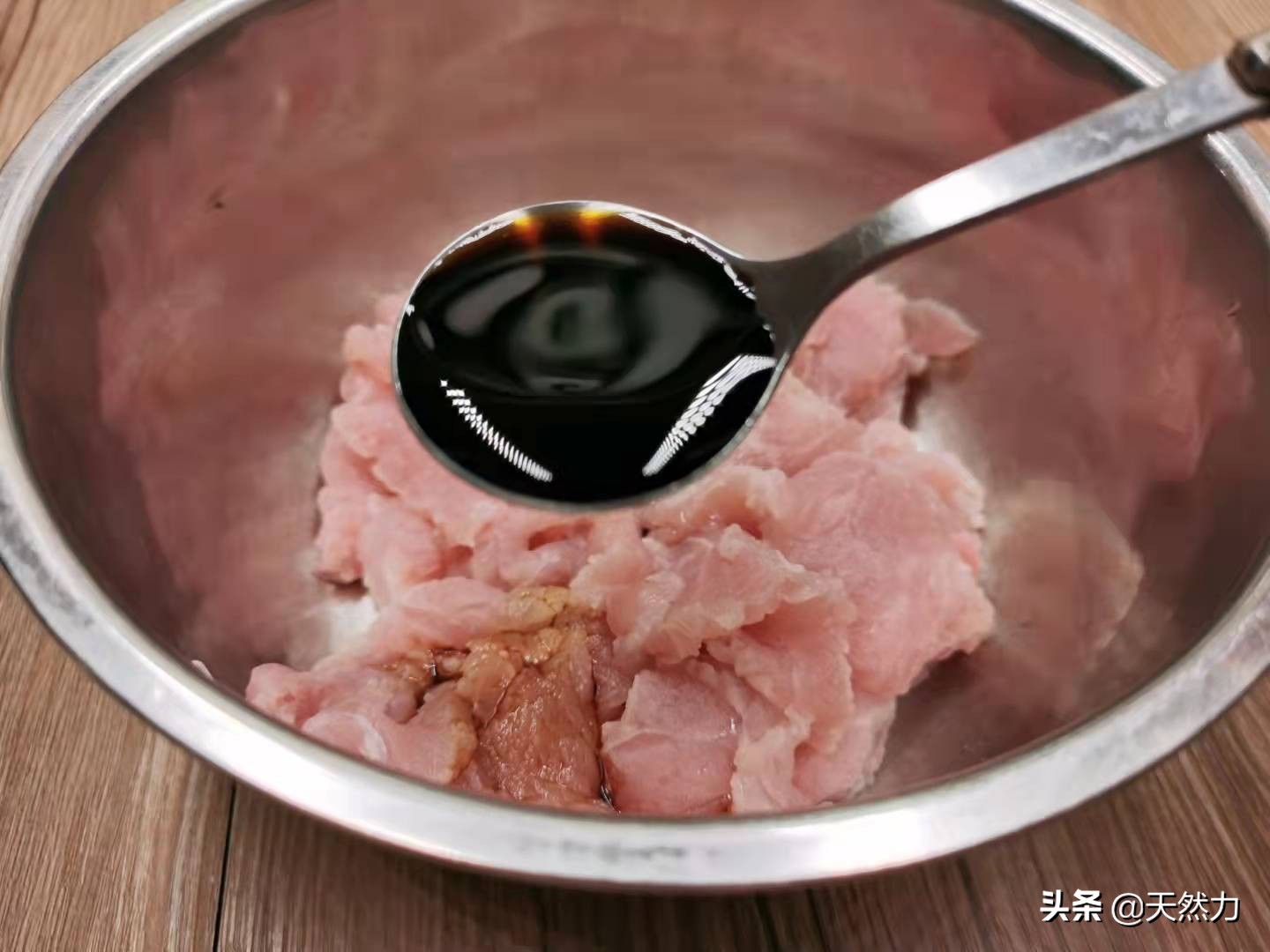 木须肉是传统的经典名菜，做法简单，步骤是关键，看一遍就能学会