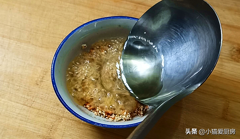 教你一个凉拌洋葱的做法，制作简单，放点调料一拌，几分钟就好了