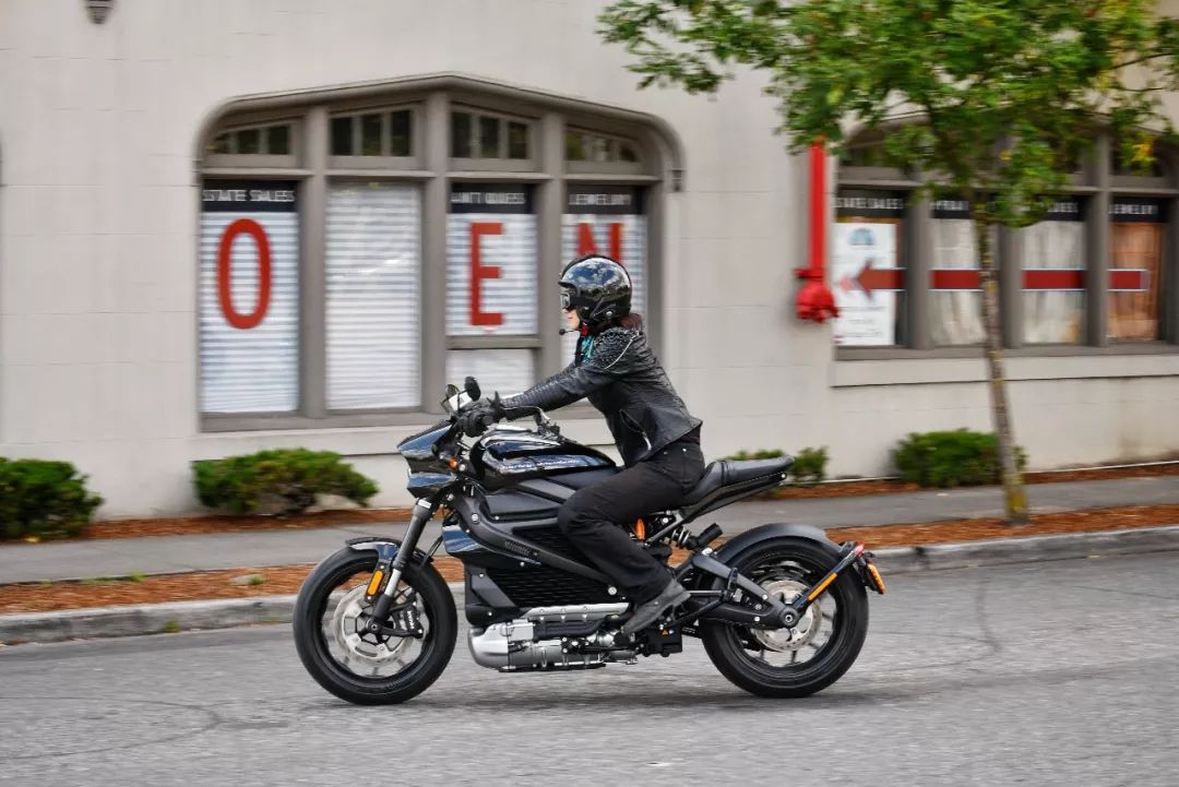 《美国试驾》消失的马蹄音 哈雷首款纯电摩托车——LiveWire