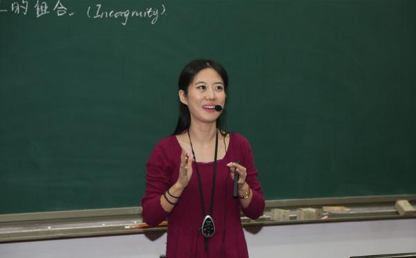 清华效仿国际化课程，700多门课改全英语授课，学生的反应很真实