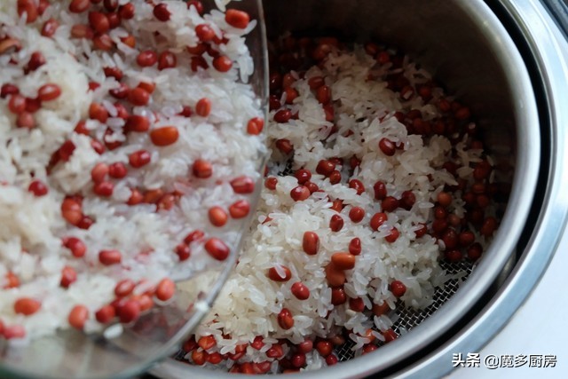 豆饭的做法 电饭锅版一看就会（用电饭煲做红豆捞饭的教程）