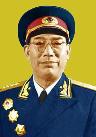 解放军首任军政委军衔：最高是上将，最低是少将，整体略低于军长