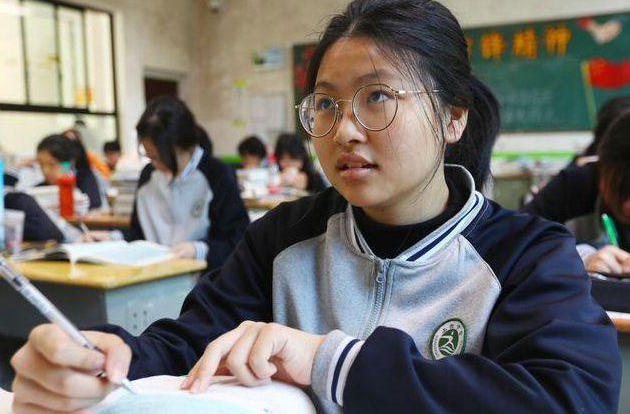 教育部发布通知，2021年高考结束不公布试题和答案，家长坐不住了