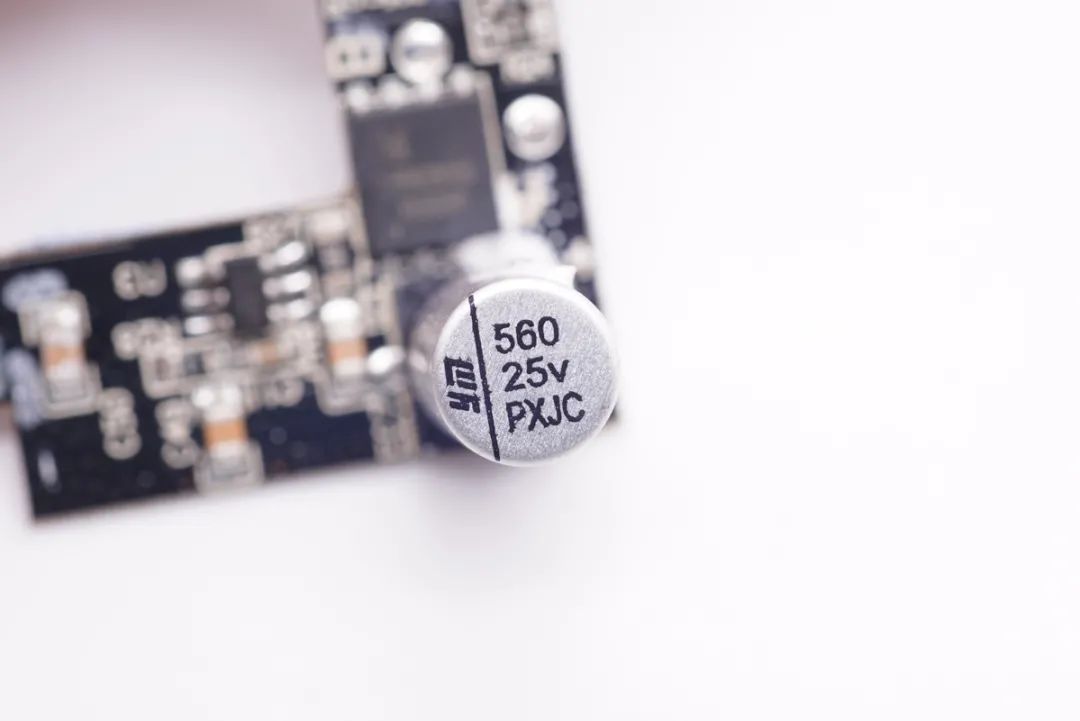 全新设计，突破体积极限，拆解国产控制器65W氮化镓快充