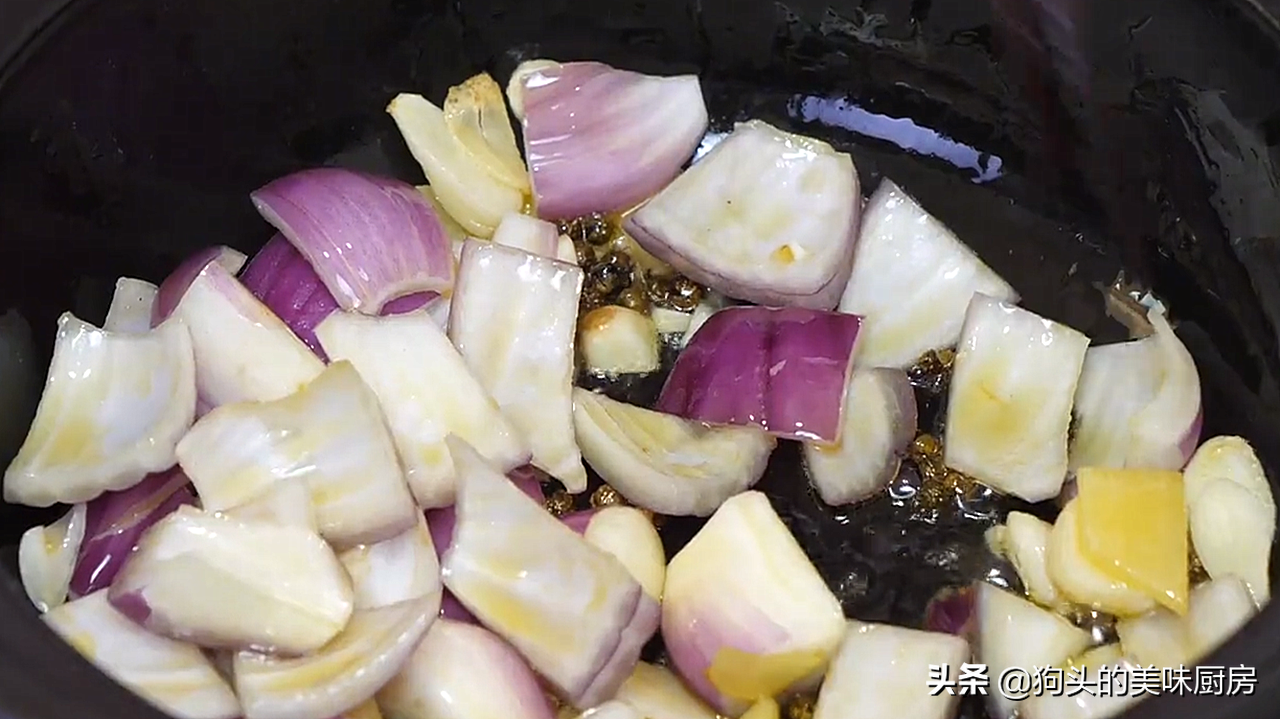 秋天要多吃鱼，教你懒人做法，用料简单味道香，上桌汤汁都不剩